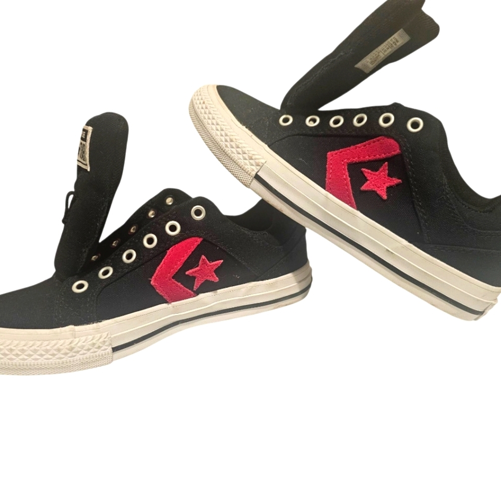 Converse All Star Youth Size 2- Black‎ Sneakers with Pink Star